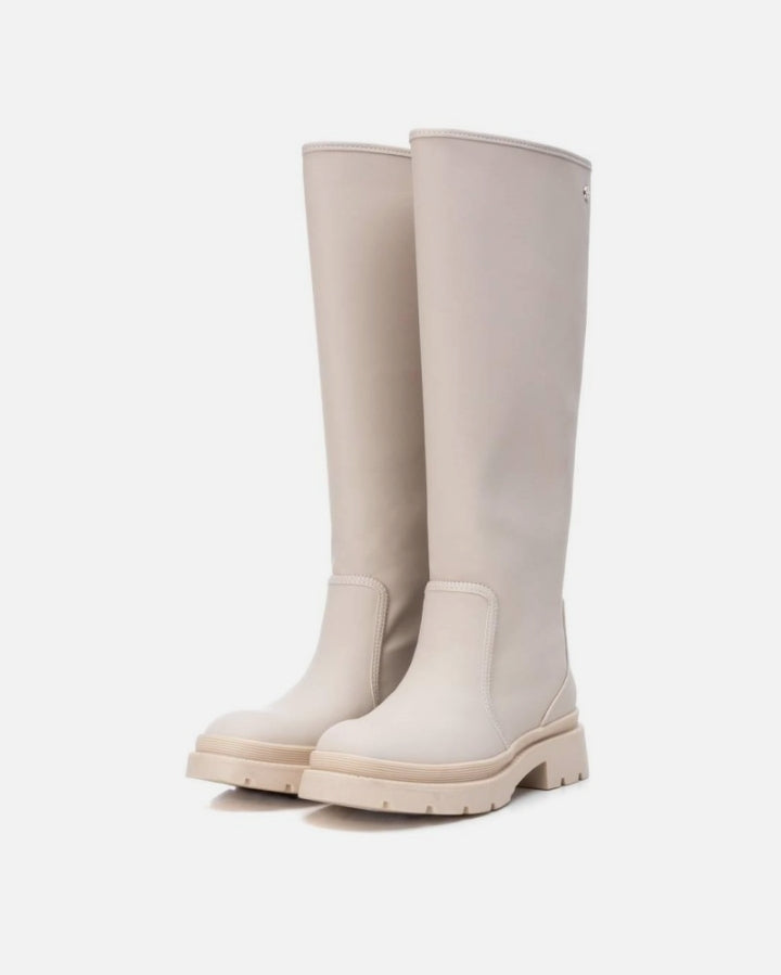 stivali alti XTY da donna  color crema con suola carrarmato.