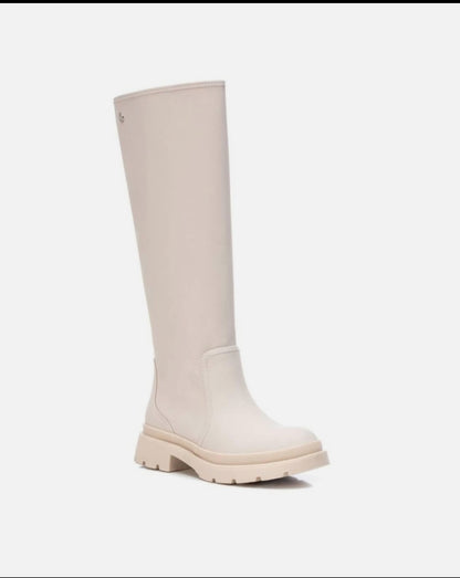 stivali alti XTY da donna  color crema con suola carrarmato.