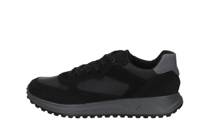 sneaker IMAC uomo in pelle e camoscio nero con suola in poliuretano grigio.