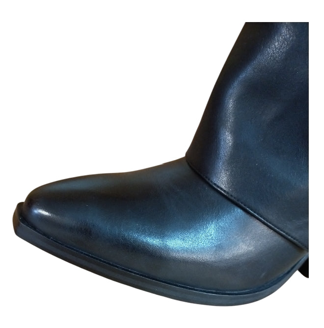 stivale SARA LÒPEZ in pelle nera, con punta affusolata e tacco a blocchetto.