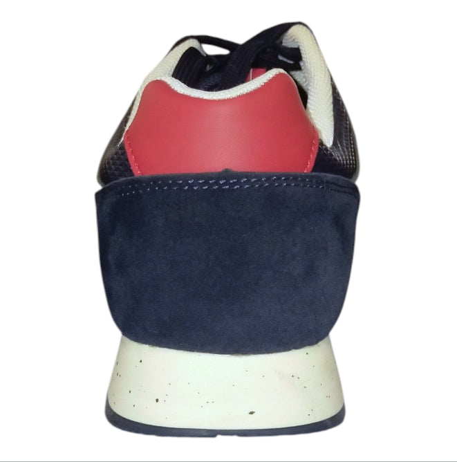 Scarpa bassa RENATO BALESTRA in pelle scamosciata e mesh blu scuro con logo monogramma "RB" bianco e un accento rosso sul tallone.