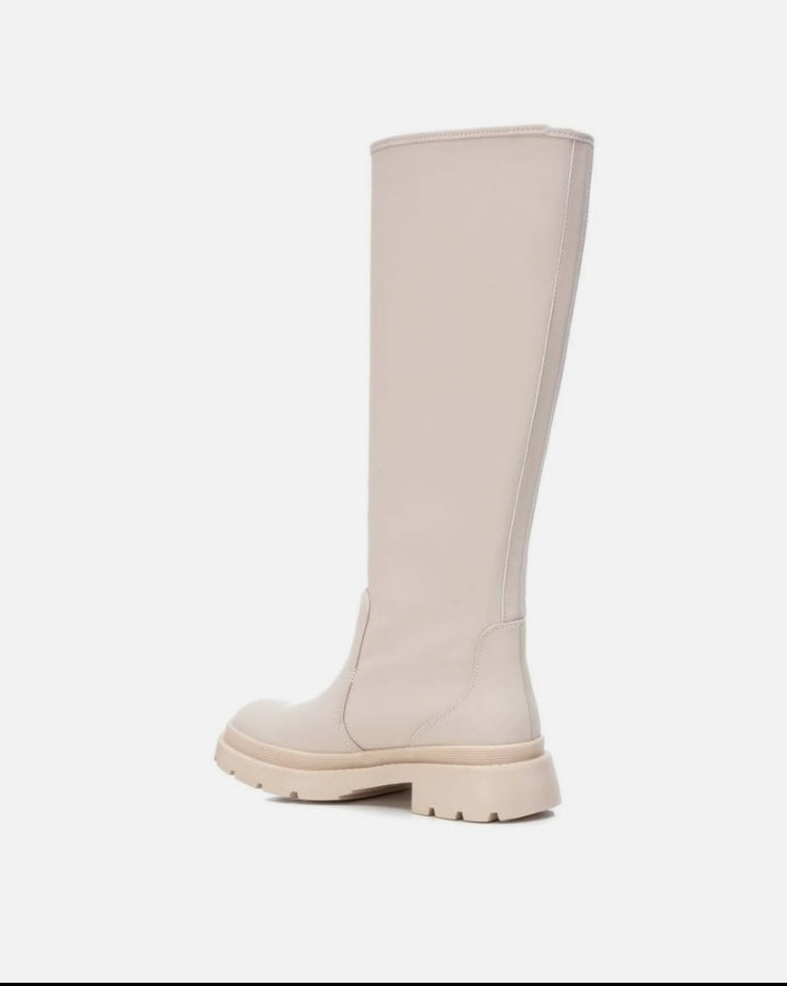 stivali alti XTY da donna  color crema con suola carrarmato.