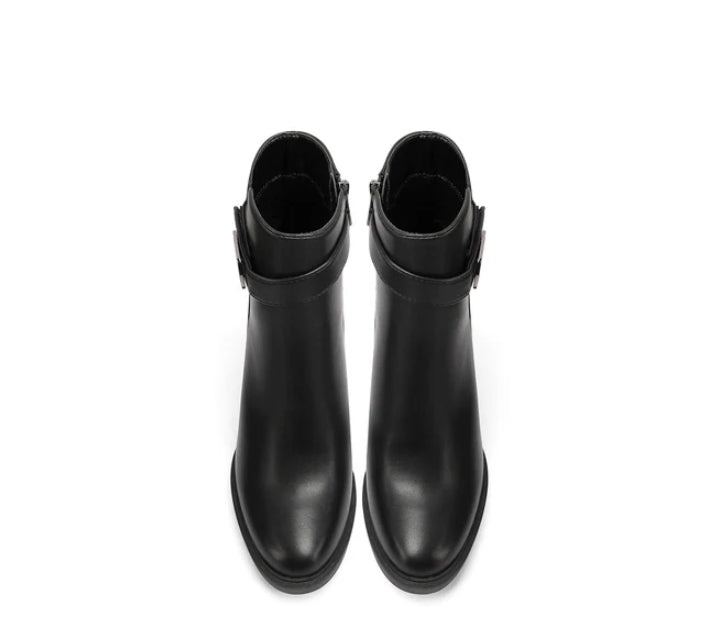 stivaletto da donna Queen Helena nero con tacco e fibbia.