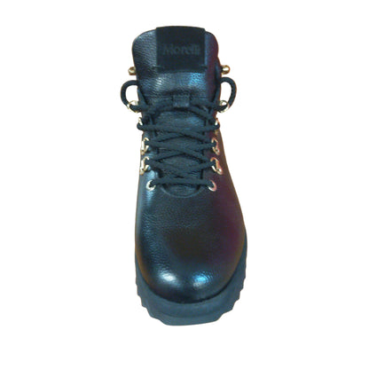 scarponcino Morelli in pelle nera con occhielli dorati.